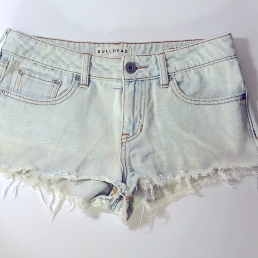 Bullhead Jean cutoff denim shorts. Size 5.